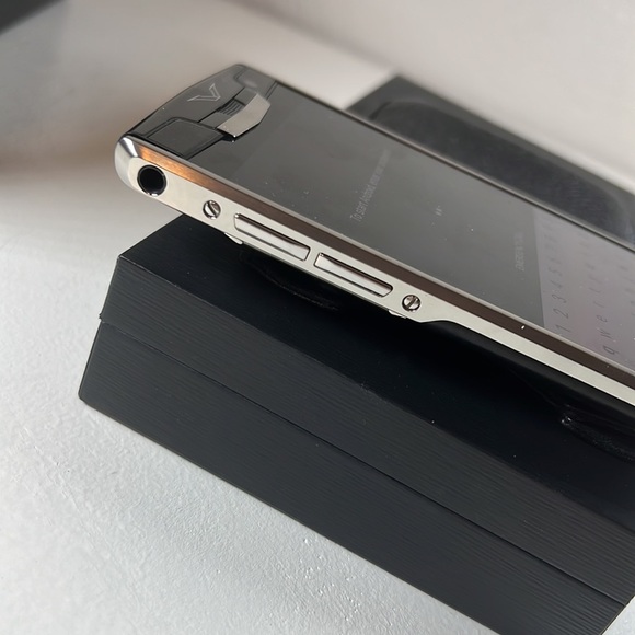 🇬🇧 Vertu Signature Touch Phone Handmade in England - Picture 17 of 17